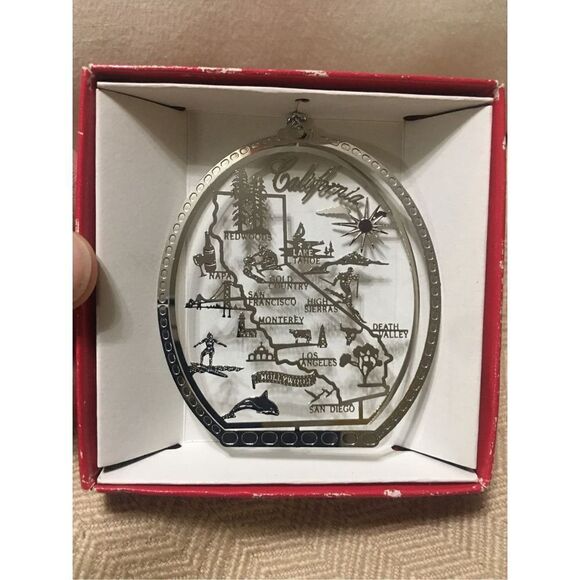 Vintage Nations Treasures Christmas Ornament - Picture 1 of 4